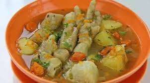 Masak sampai mendidih, masukkan jamur kupung, soun, dan daun bawang. Resep Sop Bakso Ceker Ayam Lifestyle Fimela Com