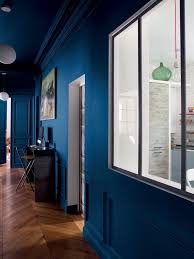 Le couloir d'entrée tout comme la montée d'escalier sont souvent laissés de côté quant à sa décoration, car elles sont considérées comme des lieux de passage. Quelle Couleur Pour Un Couloir D Entree Joli Place