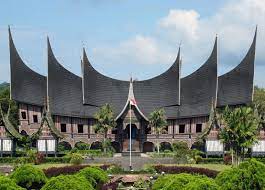 Foto Foto 8 Rumah Adat Unik Yang Ada Di Indonesia Palingyess Com Berita Unik Dunia Aneh Video Dan Gambar Lucu Architecture House Minangkabau Architecture