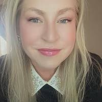 Bonnie Backus's Instagram, Twitter & Facebook