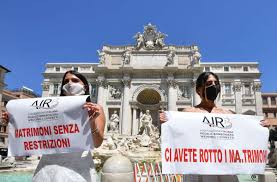 Ganz italien wurde zur „weißen zone, maskenpflicht im freien in den weißen zonen aufgehoben (außer bei. Protest Im Brautkleid Corona Sorgt Fur Hochzeitsflaute In Italien Panorama Stuttgarter Zeitung