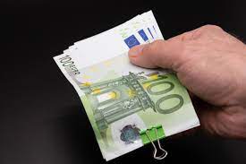 Managerii din industrie, constructii, comertul cu amanuntul si servicii se asteapta la cresterea activitatii in urmatoarele trei luni, potrivit unei anchete de conjunctura realizate de institutul. CreÈ™te Indicatorul De Incredere MacroeconomicÄƒ In Romania La Cat Va Ajunge Euro In UrmÄƒtoarele 12 Luni Stirileprotv Ro