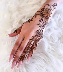 85 Unique Mehendi Designs Highly Admired On Instagram In 2020 New Mehndi Designs Henna Tattoo Designs Simple Mehndi Design Images