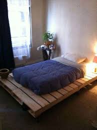 20 Idees Geniales De Lits En Palettes Faits Maison Lit En Palette Cadre De Lit Palette Cadre De Lit En Palette