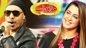 D'abord athlète de haut niveau durant sa jeunesse, elle est devenue juriste (spécialisée en droit public et droit international des droits fondamentaux). Mazaaq Raat 11 January 2017 Sukhbir Singh Rachel Khan Dunya News Youtube