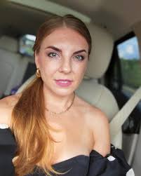 How many hours are needed to visit Capri and Anacapri?