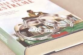 Non c'è assolutamente uomo nel mondo intero, che possa avere una sola di voi, se prima non muore a se stesso. Relojes Y Joyas Bracciale Kidult Da Donna In Acciaio Con Frase Citazione San Francesco D Assisi Bulldoggin