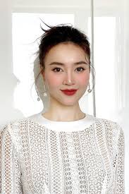 Ninh Dương Lan Ngọc 'ngượng chín mặt' khi nhạc của mình được phát tại sân  bay