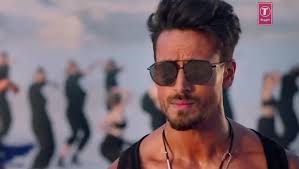Celebrity Hairstyle Of Tiger Shroff From Dus Bahane Baaghi 3 2020 Charmboard Tiger shroff and shraddha kapoor's chemistry is hard to miss at the song launch.