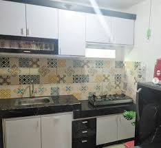 Desain dapur ini memanfaatkan satu sisi dinding untuk dipasang kabinet lemari gantung. 25 Contoh Desain Dapur Sempit Minimalis Terbaru 2021 Rumahpedia