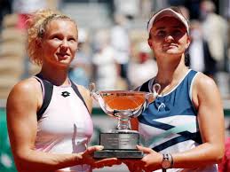 Krejcikova, que sucede en el palmarés a la polaca iga swiatek, vencedora de 2020, superó a pavlyuchenkova, de casi 30 años. Czech Krejcikova Adds Women S Doubles To Singles Title At Roland Garros Tennis News Times Of India