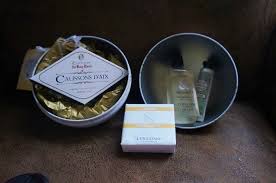 Profumo terre de lumiere in limited edition, 2 calendari dell'avvento, cofanetti e le economiche boule de noel. Boule De Noel L Occitane Et My Little Paris Nymellule