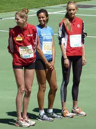 Die saison 2011 begann sie in der halle mit einer weiteren leistungssteigerung auf 1,92 m bei der. Marie Laurence Jungfleisch Wikipedia