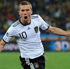 Staffel von deutschlands beliebtestem talentschuppen kleinkünstler beurteilen: Kicker Ticker Lukas Podolski Bekommt Ein Eigenes Stadion Welt