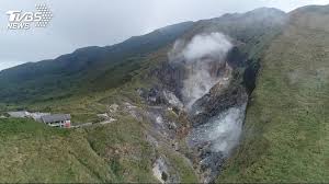 From middle chinese 火山 (literally flaming mountain). æ¸¬åˆ° å¿ƒè·³ äº† å¤§å±¯ç«å±±å'Œé¾œå±±å³¶éƒ½æ˜¯æ´»ç«å±± åœ°éœ‡ Tvbsæ–°èžç¶²