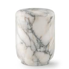 Alabaster ist ein mineral oder gestein, das weich ist, häufig zum schnitzen verwendet wird und zu gips verarbeitet wird. Alabaster Weiss L Tierurnen Online Kaufen