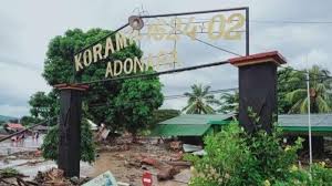 Video puluhan rumah rusak diterjang banjir bandang di ile boleng ntt, 20 orang ditemukan meninggal. Sr2x96yhm6vj6m