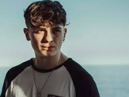 Olly ce la fa, il rapper genovese sarà in gara al Festival di Sanremo 2023 