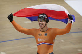 Nederland laat de europese kampioenschappen baanwielrennen in het bulgaarse plovdiv, die woensdag beginnen, schieten vanwege de coronacrisis. Live Wk Baanwielrennen 2019 Sprintgoud Lavreysen Fiets Nl Race En Mtb Website