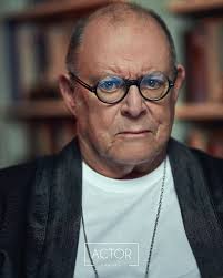 A Y A N D A S I T H E B E