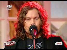 Radu almasan este solistul trupei bosquito, cunoscut in sua, acolo unde a locuit cativa ani, si ca o prezenta discreta in peisajul monden din romania, radu almasan declara ca piata muzicala din. Radu Almasan Ex Bosquito Cantec Nou Romanian Rock Guy Romania Youtube