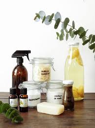 Mes Essentiels Pour Un Menage Naturel Les Produits Recette Produit Menager Nettoyer Maison Produit Menager Maison