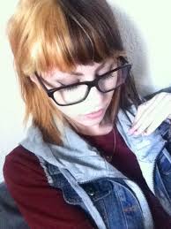 Tags Two Tone Brown Blonde Dark Scene Hipster Girl Pretty Hair Color Short Bangs Shorthair Brown To Blonde Short Hair Color Pretty Hair Color