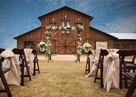 Lone Oak Barn Wedding Venue In Round Rock Texas Barn Wedding Rustic Wedding Venues Barn Wedding Venue