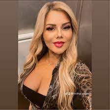 Jenny Posada's Instagram, Twitter & Facebook