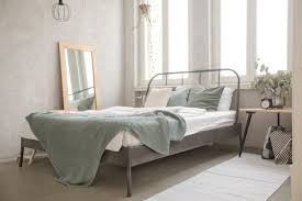 When it comes to small bedrooms, it can often be a challenge to find the best ways to decorate and style the room. Mfm3eqawpm6a8m