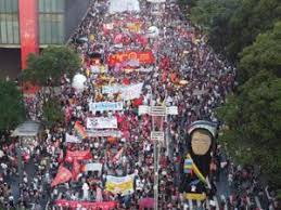 Jun 19, 2021 · a sptrans informa que 23 linhas estão com seus itinerários alterados por conta de manifestação na avenida paulista, em frente ao masp, em ambos os sentidos, com deslocamento pela al. Sao Paulo Protesto Contra Bolsonaro Fecha A Paulista
