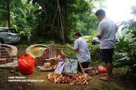 This day is also called remembrance of ancestors day or grave sweeping day. Qing Ming In Bukit Brown 2017