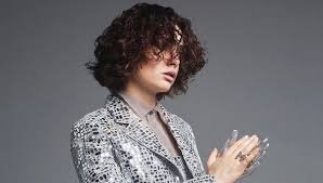 In diretta da sanremo madame è stata ospite in collegamento di simone palmieri e diego zappone in collettivo zeta. Lnohgm1wsear0m