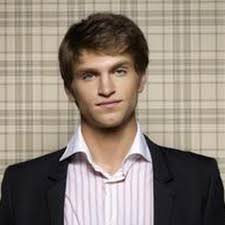 The homecoming…, with scene descriptions. Pretty Little Liars Pll Cast Crew Fernsehserien De