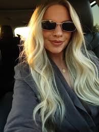 saw a cute boy to my right 😋