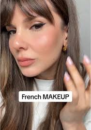 French Makeup Tutorial: Stylish Bangs and Eyeliner