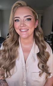 Brushing out curls without losing hold