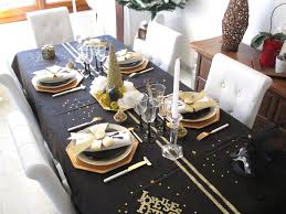 Maison Creative Deco De Table Chic Noire Et Or Pour Table De Fete A Noel By Aranyawiwake Table New Year Table Decor