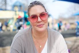 I've lived in St. Louis my whole life. It can be a little cliquey. The dad  of one of my childhood friends wrote a book called, 'So, Where'd You Go to  High