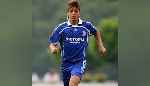 Mesut ozil fenerbahce 2020 2021 official navy adidas away third jersey 67 large. Maglia Allenamento Schalke 04 Autografata Da Mesut Ozil Charitystars