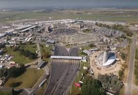 Here are the main airlines flying to buenos aires: Aeroporto Internacional De Ezeiza Em Buenos Aires O Trabalho Do Novo Terminal E Suspenso Ilumine O Projeto