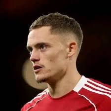 Taphataa meeqa beektu kan liverpool FC fi Chelsea Football Club taphate  🔴🔵 Dilbata dhufu Liverpool sa'aa12:30 irratti Chelsea keessumeessa... Mee  maqaa isaanii barreessaa