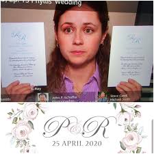 Assisti "The Office" pela primeira vez há cerca de 6 meses. Estou  assistindo novamente e durante o episódio do casamento da Phyllis, notei  que meus convites de casamento são muito parecidos com