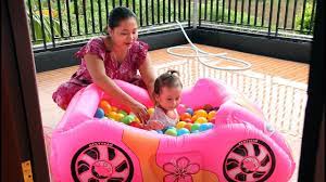 Biar anak semakin betah main di rumah, belikan saja kolam bola anak. Unboxing Kolam Renang Mobil Mobilan Balita Lucu Mandi Bola Warna Warni Baby Learning Colors Youtube