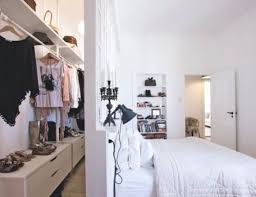 Wer hätte gedacht, dass sich in diesem zimmer ein. Schlafzimmer Begehbarer Kleiderschrank Ideen