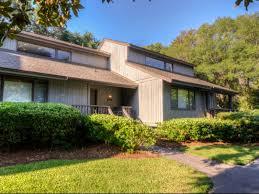 The resort boasts five top class golf courses, four on the island itself, including the world famous ocean course which held the 1991 'war on the. Kiawah Island Golf Resort The Villas South Carolina Golf Holidays Breaks By Tgi Golf Travel