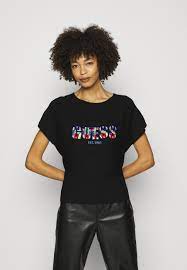 Dies war eine zeit, als dessous, vor allem bhs, endgültig aus der mode zu sein schienen. Guess Chantal T Shirt Print Jet Black Schwarz Zalando De