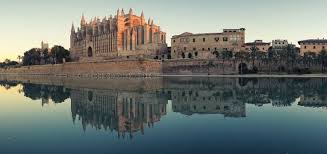 It is situated on the south coast of mallorca on the bay of palma. Lichtspiel In Der Kathedrale Von Palma De Mallorca Perfect Mallorca