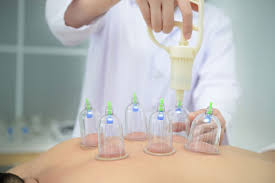 Aplicarea ventuzelor, creeaza un vid ce produce o congestionare pasiva a tuturor tesuturilor, avand astfel loc o dilatare a vaselor de sange, urmata de o crestere a permeabilitatii vaselor de sange si o intensificare a procesului de fagocitoza in cazul. Tratament Cu Ventuze Eficient Sanatos Natural