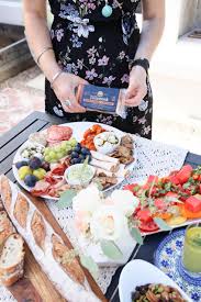 This late summer party with iced tea bar is filled with pretty inspiration and a pretty menu to match. Easy Summer Dinner Party Menu Setup Luci S Morsels